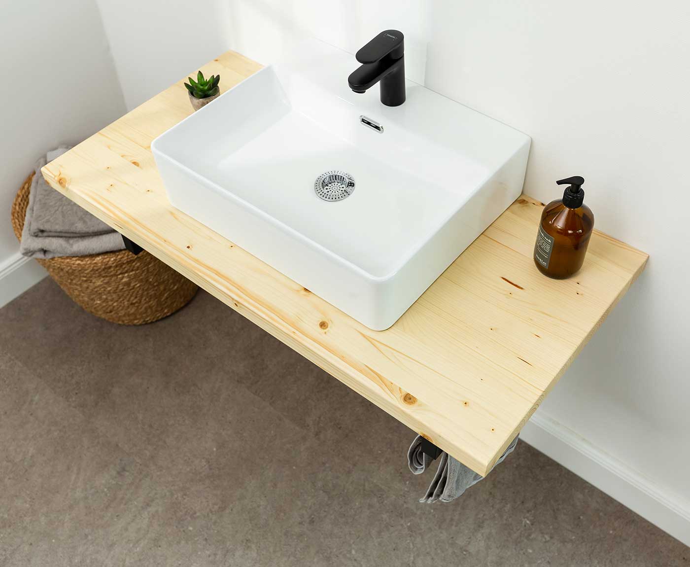 Waschtischplatte Fichte mit Waschbecken mit Seifenspender